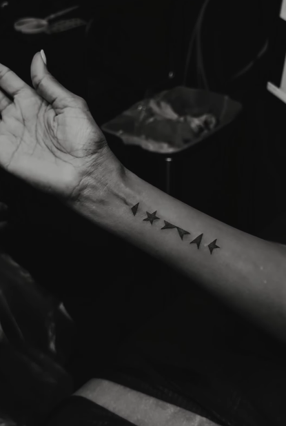 Iman's "Blackstar" tattoo in honor of her late husband, David Bowie, from a video dated January 10, 2026 | Source: Instagram/the_real_iman