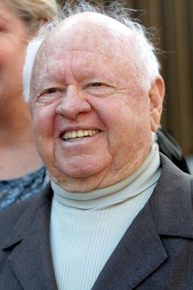 Mickey Rooney assiste au 5e Festival international du film latino de Los Angeles| Source : Getty Images. Mickey Rooney assiste au 5e Festival international du film latino de Los Angeles| Source : Getty Images.
