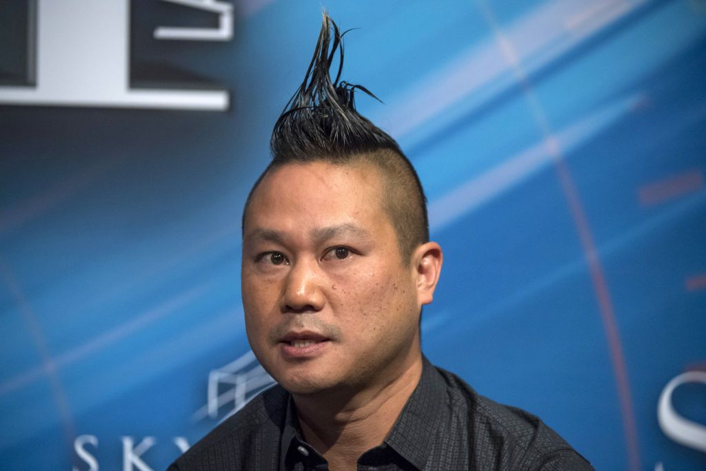 Late Tony Hsieh, former CEO of Zappos.com Inc., speaking at the Skybridge Alternatives (SALT) conference in Las Vegas, Nevada. | Photo: David Paul Morris/Bloomberg via Getty Images
