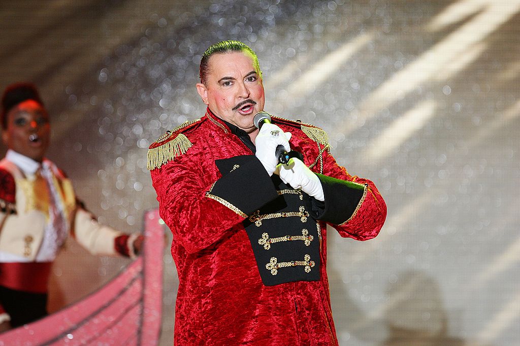 Éric Morena sur le plateau de "Vivement Dimanche" à Paris, France, le 17 décembre 2008. | Photo : Getty Images