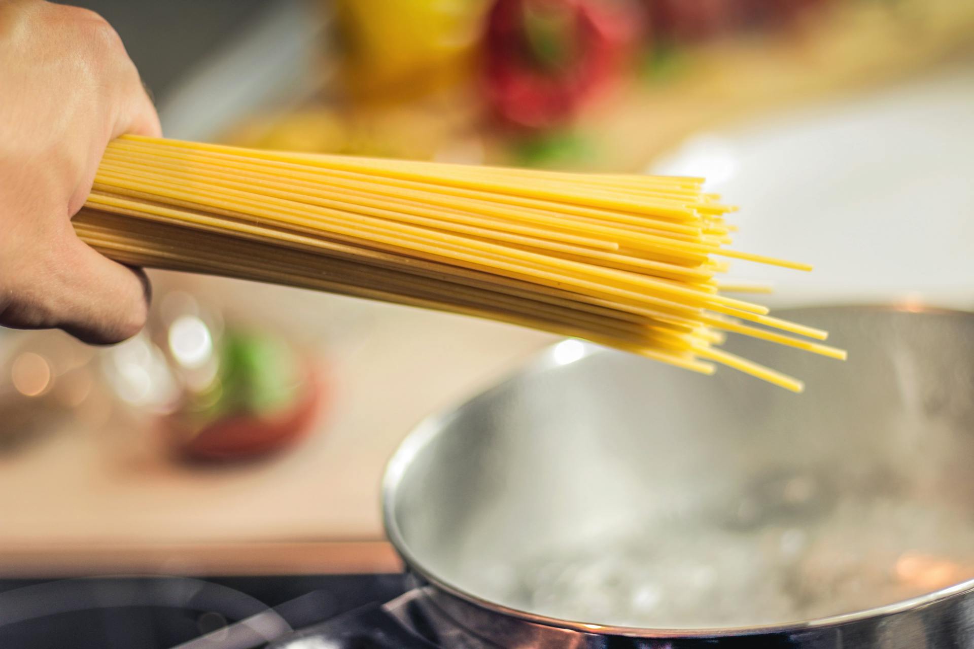 A person holding raw spaghetti | Source: Pexels