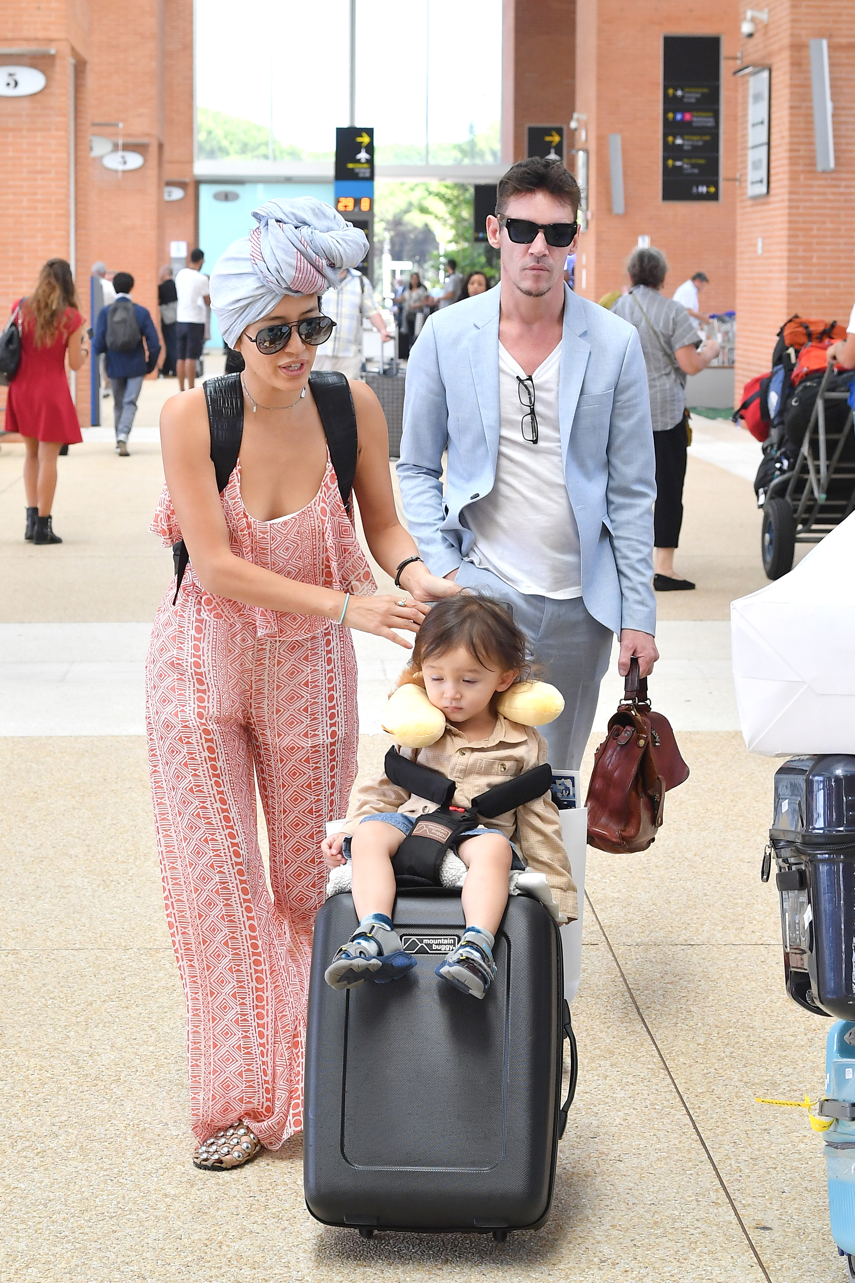 Mara Lane, Wolf and Jonathan Rhys Meyers pictured arriving at Venice Airport on August 29, 2018, in Venice, Italy. | Source: Getty Images