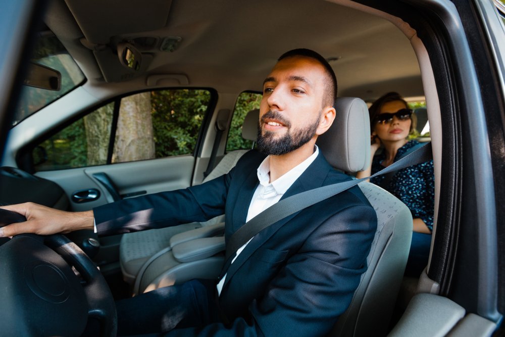 A woman in an uber. | Photo: Shutterstock