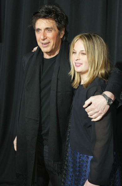 Al Pacino et Julie Pacino au Cinerama Dome le 28 janvier 2003 à Hollywood en Californie. | Photo: Getty Images Al Pacino et Julie Pacino au Cinerama Dome le 28 janvier 2003 à Hollywood en Californie. | Photo: Getty Images