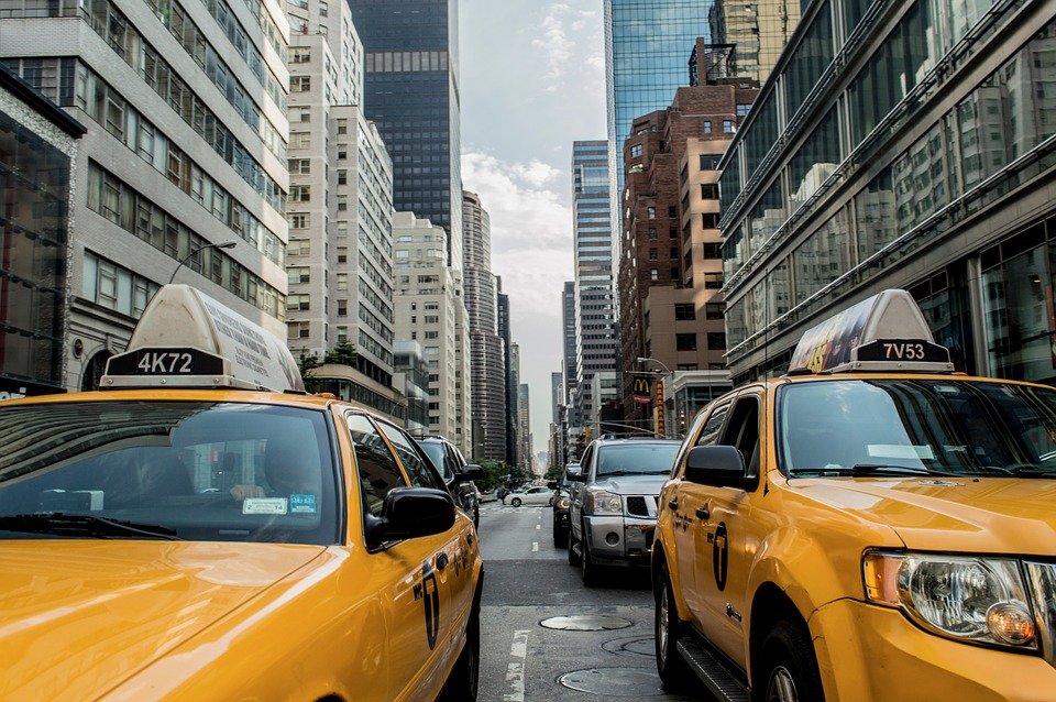 Tráfico repleto de taxis │Imagen tomada de: Pixabay Tráfico repleto de taxis │Imagen tomada de: Pixabay