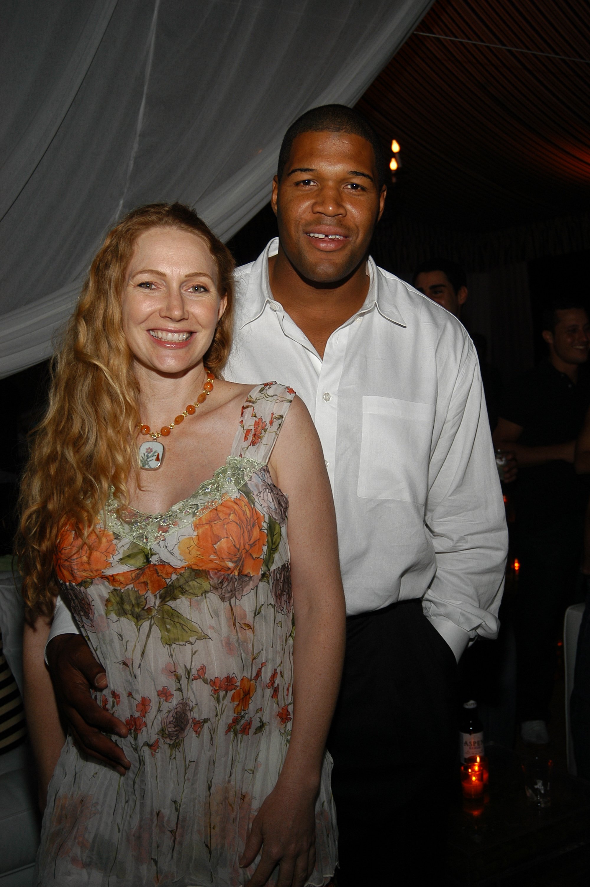 Jean and Michael Strahan at Andrew Rosen, on behalf of Theory, Hosts a Post-Screening Dinner to Celebrate "Riding Giants" on July 2, 2004, in Southampton, New York. | Source: Patrick McMullan/Getty Images