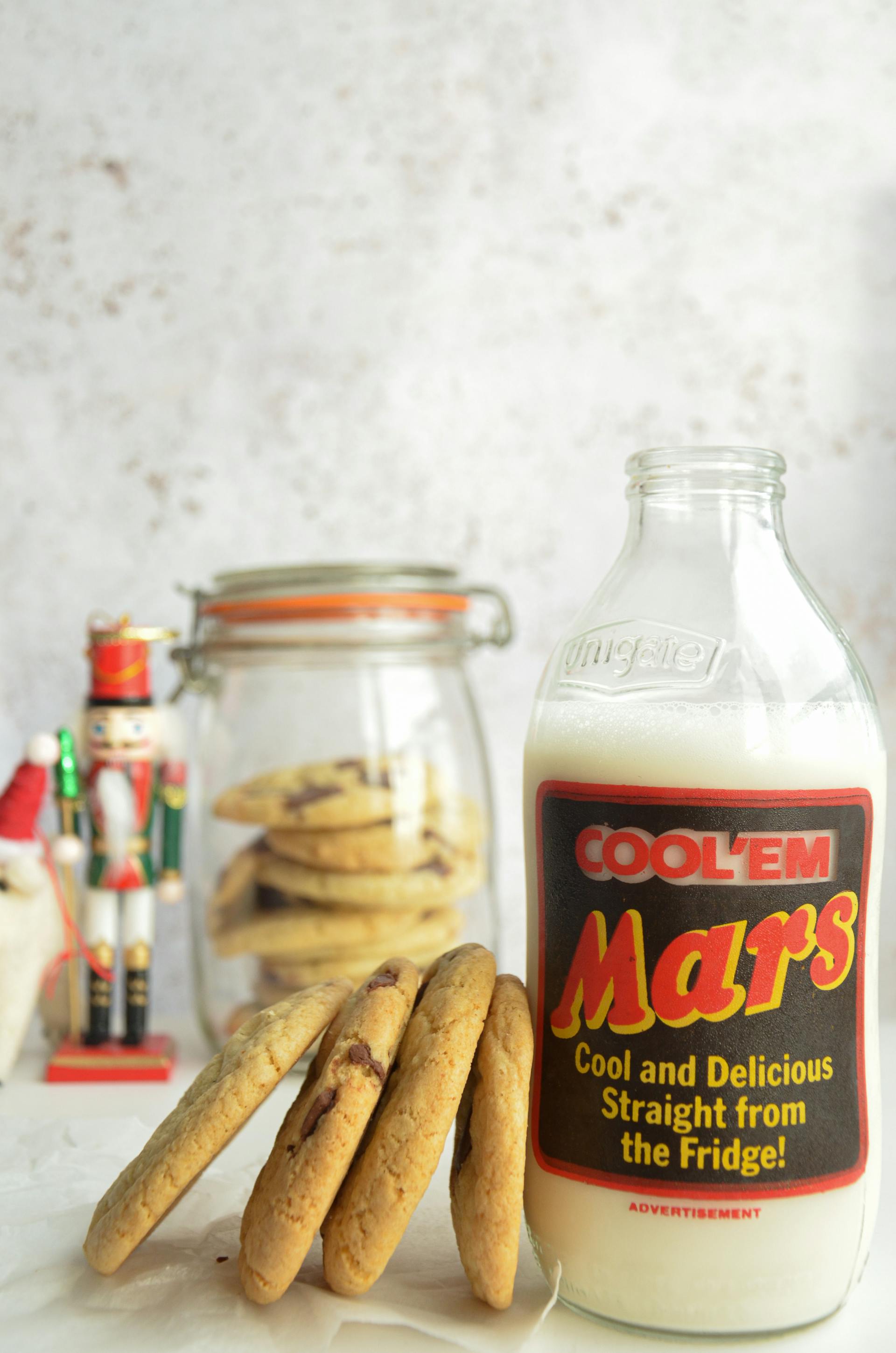 Cookies with a bottle of milk | Source: Pexels