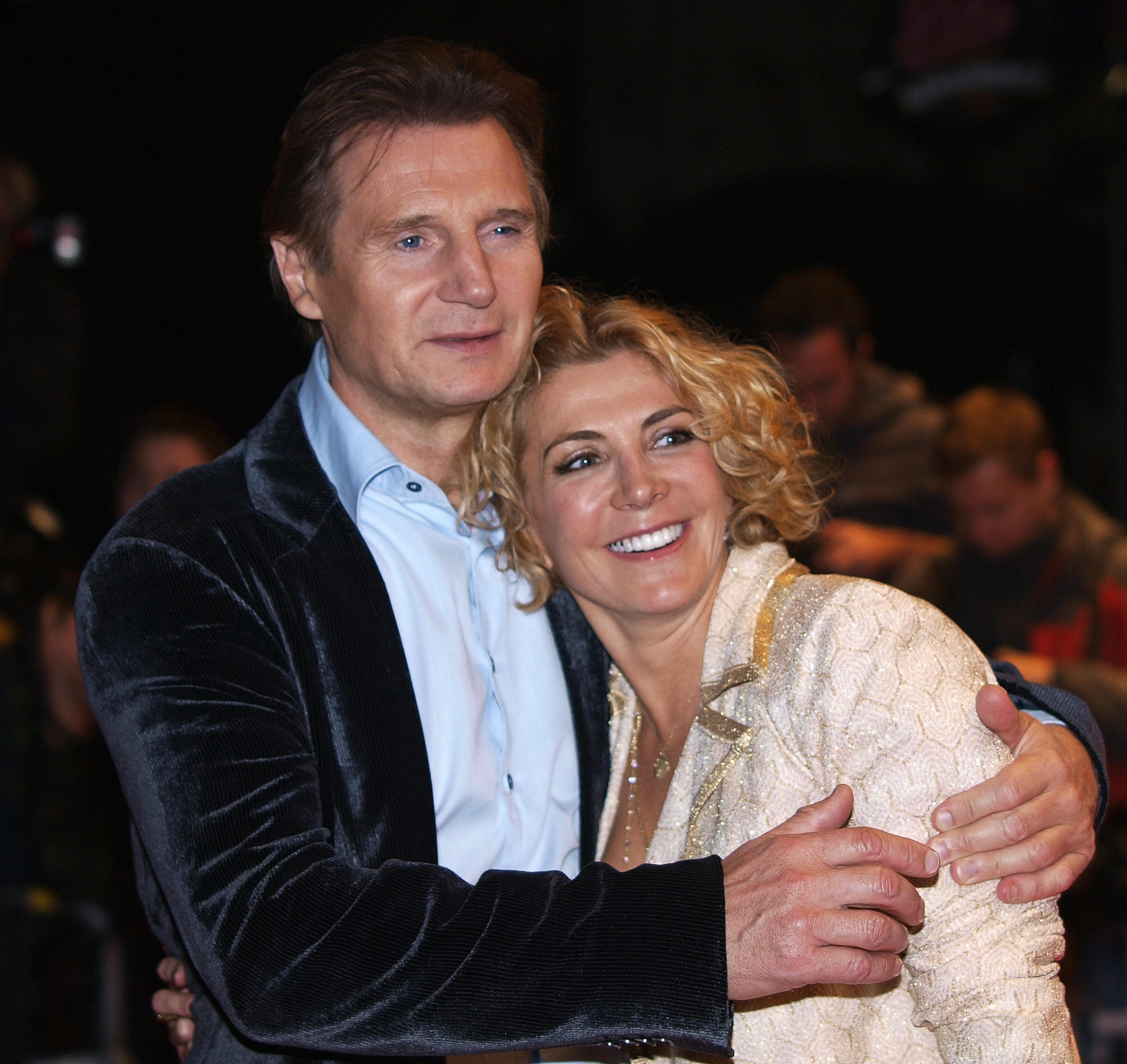 Liam Neeson with his late wife during the British premiere of "The Other Man" on October 17, 2008 | Source: Getty Images