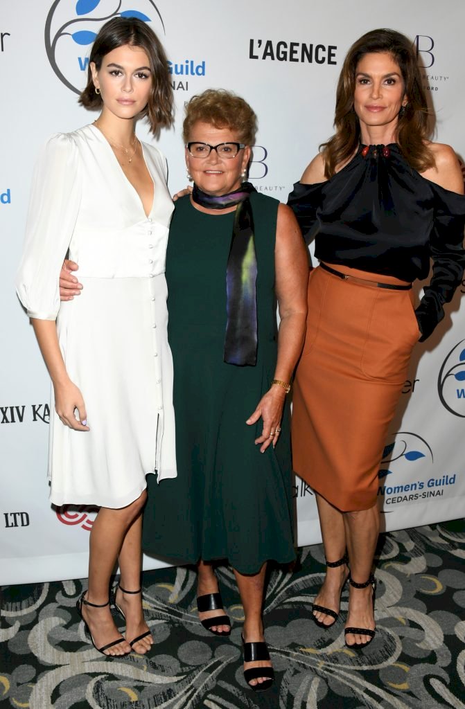 BEVERLY HILLS, CALIFORNIA - NOVEMBER 06: Kaia Gerber, Jennifer Sue Crawford-Moluf and Cindy Crawford attend Women's Guild Cedars-Sinai Annual Luncheon at Regent Beverly Wilshire Hotel on November 06, 2019 in Beverly Hills, California. (Photo by Jon Kopaloff/FilmMagic)