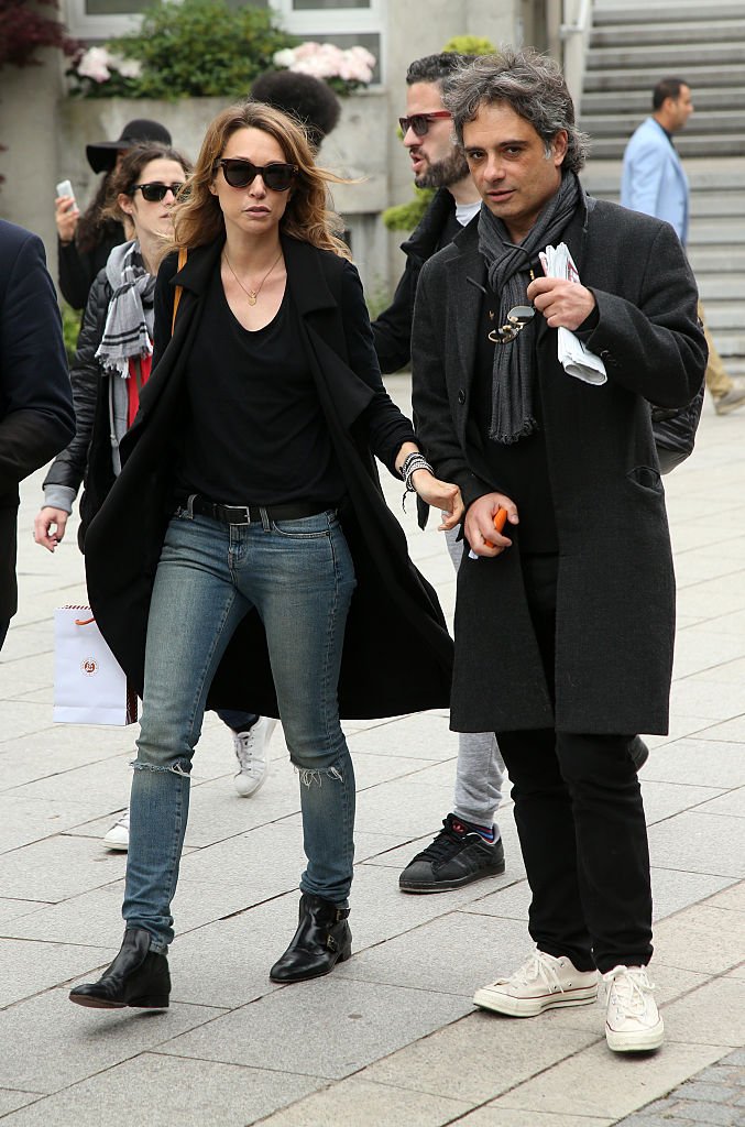 Laura Smet et son petit ami Raphael au stade Roland-Garros le 5 juin 2016 à Paris, France. | Photo : Getty Images Laura Smet et son petit ami Raphael au stade Roland-Garros le 5 juin 2016 à Paris, France. | Photo : Getty Images