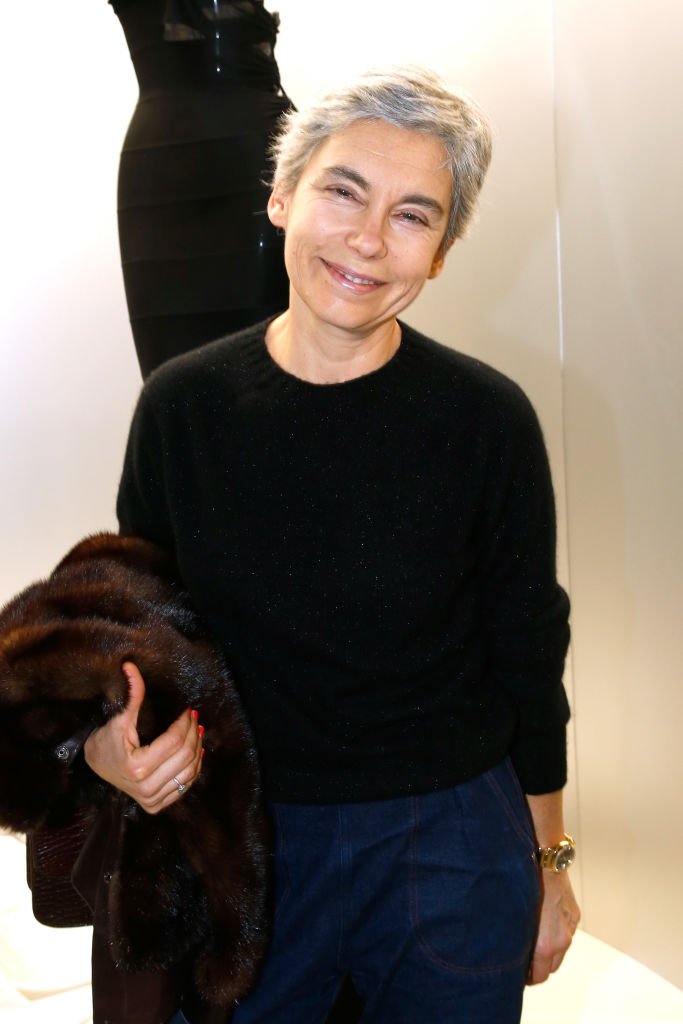 Elisabeth Quin assiste à l'exposition «Azzedine Alaia: Je Suis Couturier» dans le cadre de la Fashion Week de Paris. Tenue à la «Galerie Azzedine Alaia» le 21 janvier 2018 à Paris, France. | Photo : Getty Images
