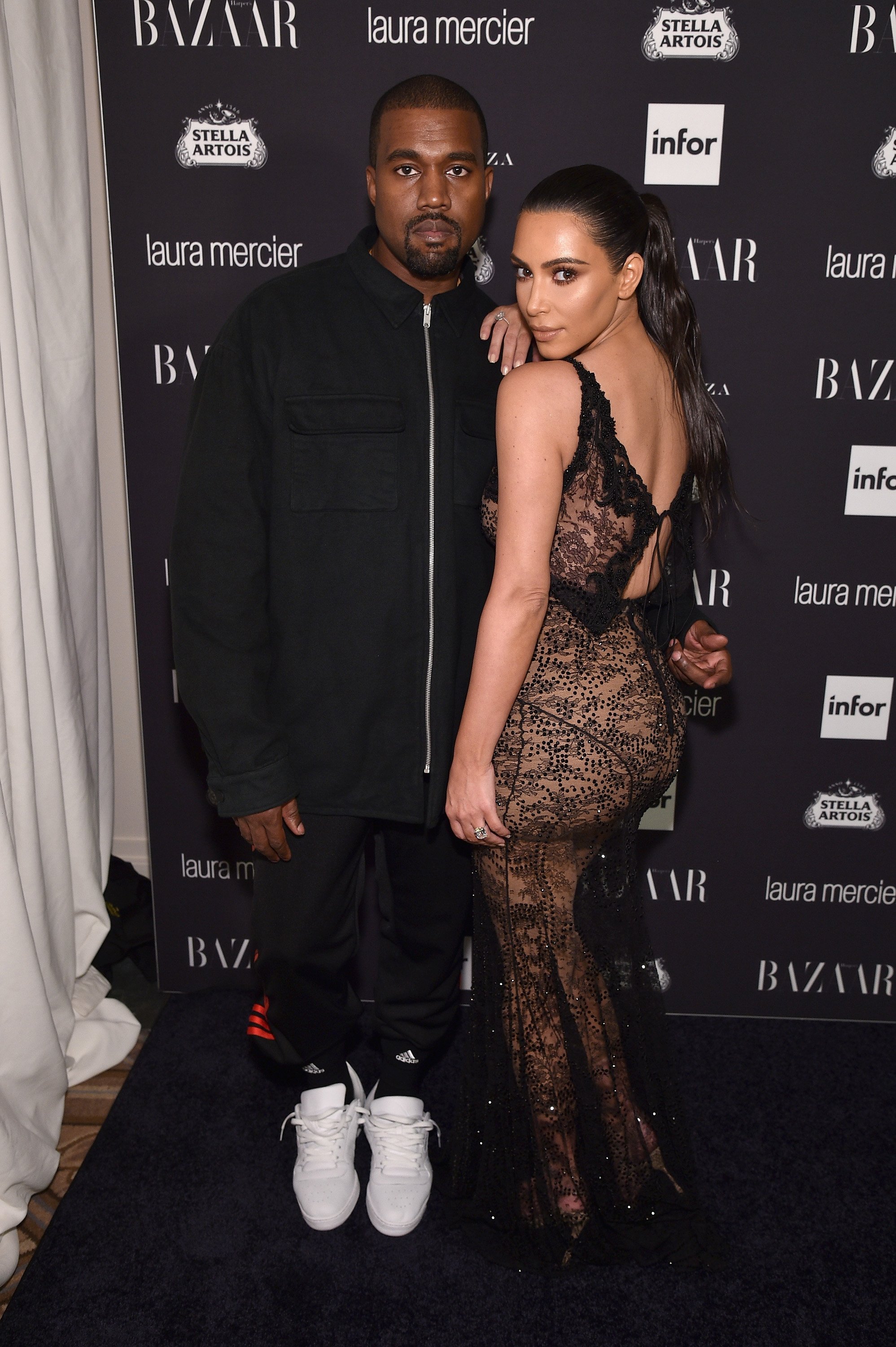 Kanye West et Kim Kardashian West assistent à la célébration "ICONS By Carine Roitfeld" du Harper's Bazaar le 9 septembre 2016 à New York. | Source: Getty Images. Kanye West et Kim Kardashian West assistent à la célébration "ICONS By Carine Roitfeld" du Harper's Bazaar le 9 septembre 2016 à New York. | Source: Getty Images.