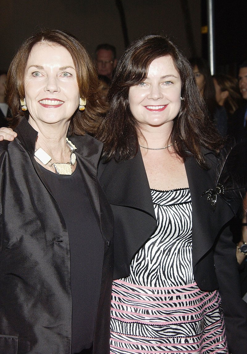 Sandra Knight and Jennifer Nicholson attending "Previous Images," a multi-media exhibition of Sandra Knight at the Edgemar Center for the Arts Santa Monica , California, in January 2004. I Image: Getty Images.