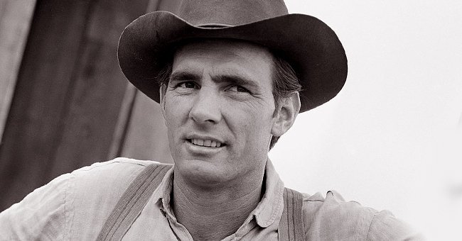 Dennis Weaver in character as 'Chester Goode' of the television Western series "Gunsmoke" | Photo: CBS Photo Archive/Getty Images