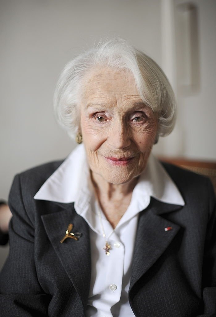Gisèle Casadesus, la plus vieille actrice française à l'âge de 100 ans, est photographiée chez elle pour Paris Match le 3 mars 2014 à Paris, France. | Photo : Getty Images