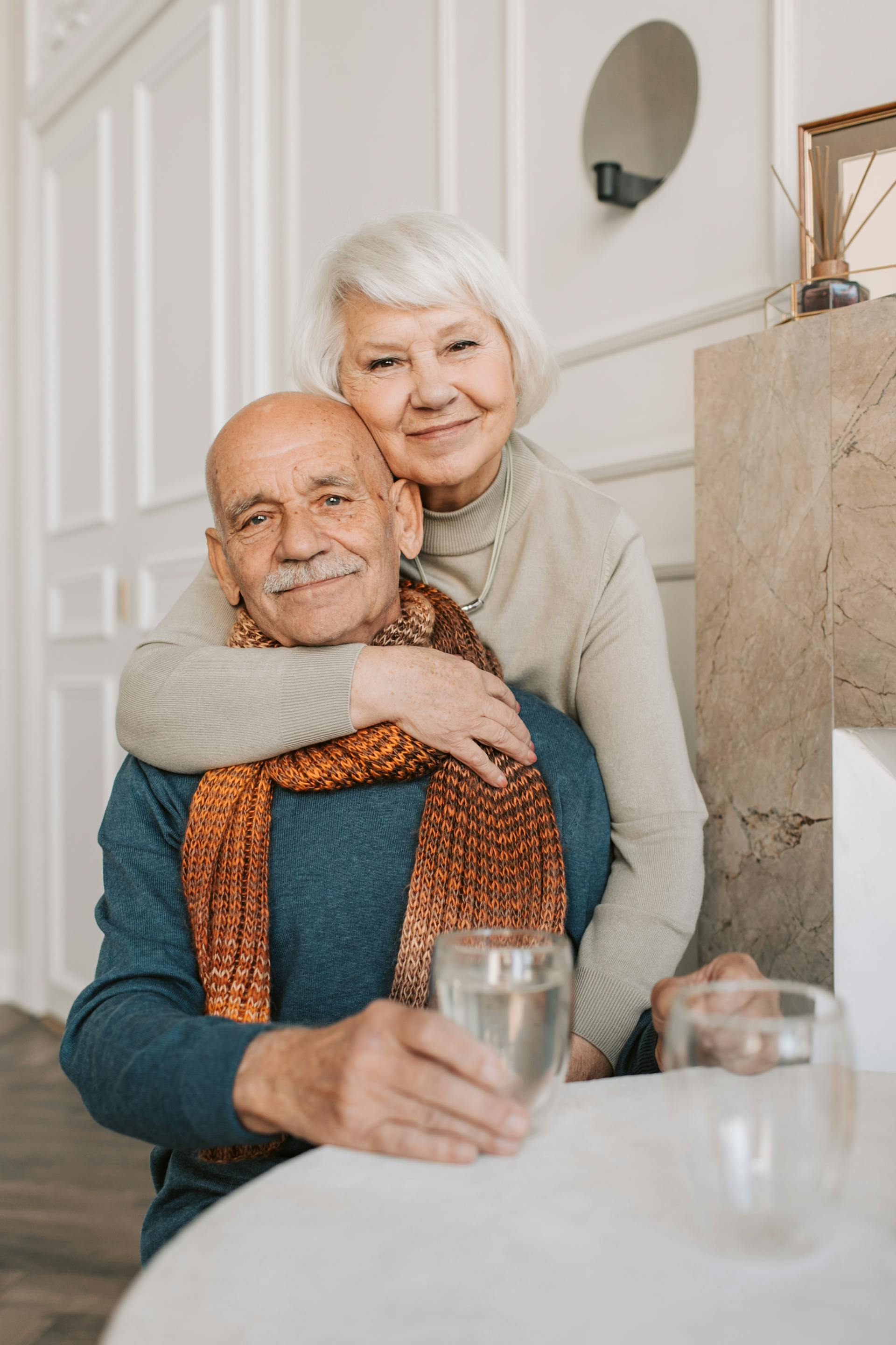 A smiling old couple | Source: Pexels