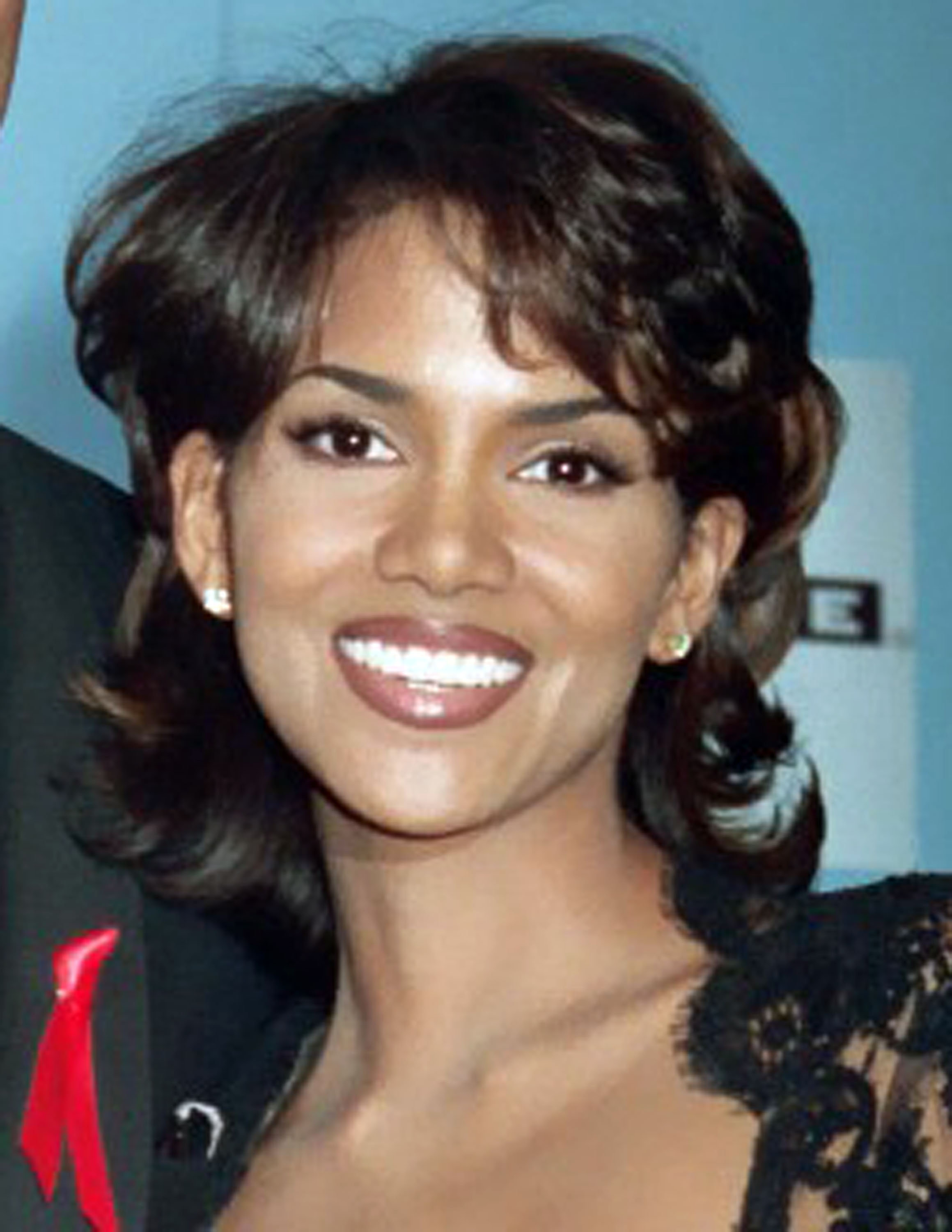 Halle Berry attends the Cable Ace Awards in 1994 | Source: Getty Images