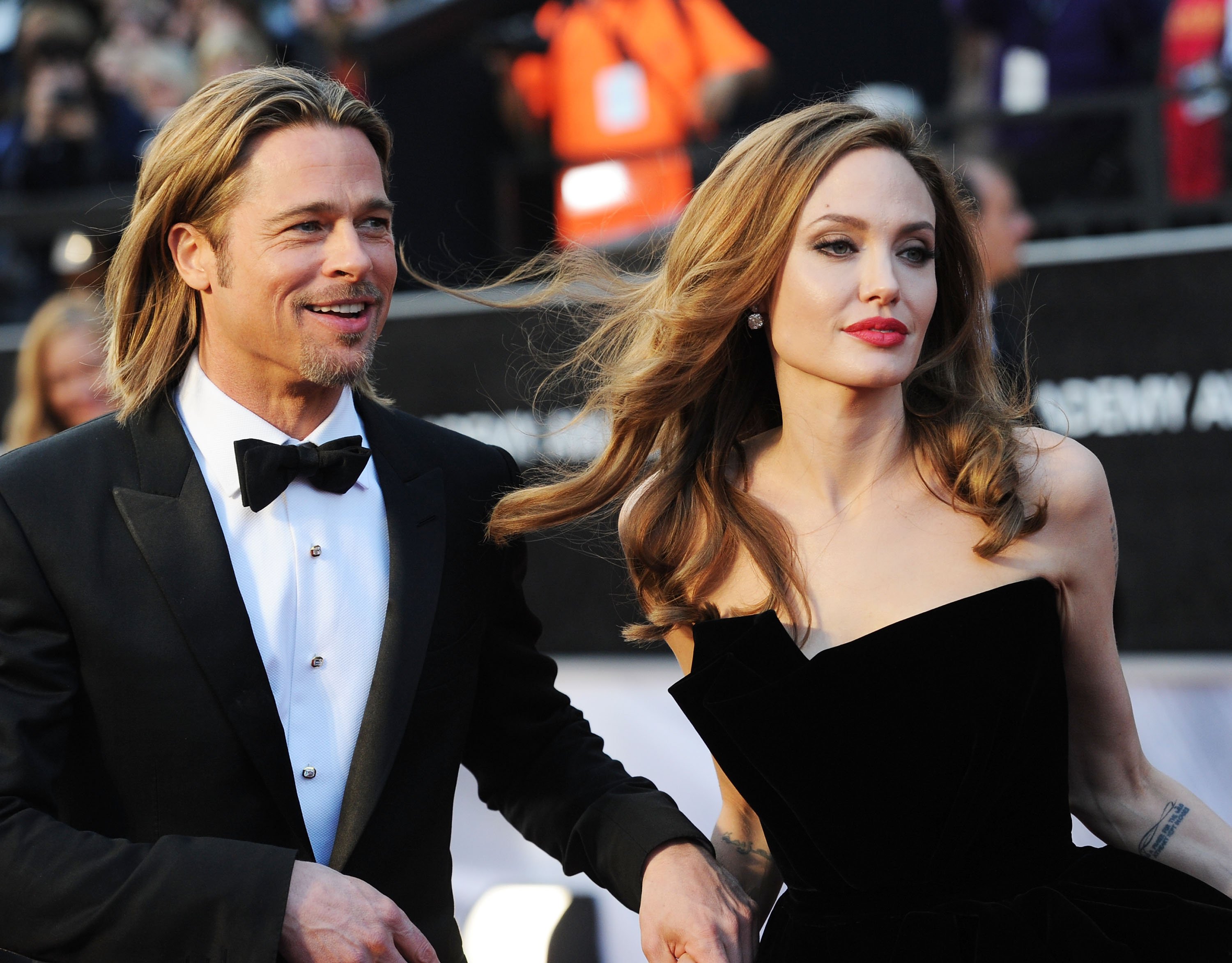 Brad Pitt und Angelina Jolie bei der 84. Oscar-Verleihung am 26. Februar 2012 in Hollywood, Kalifornien | Quelle: Getty Images