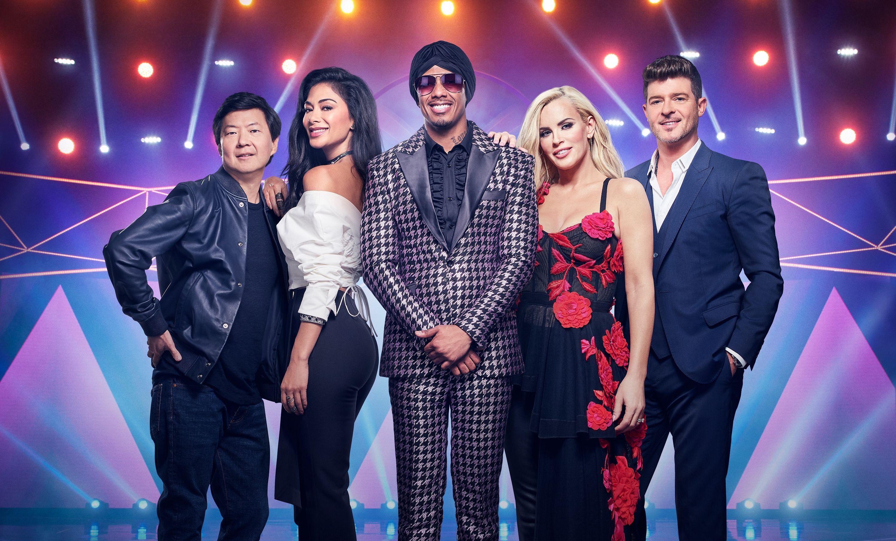 Ken Jeong, Nicole Scherzinger, Nick Cannon, Jenny McCarthy, and Robin Thicke in "The Masked Singer" on June 13, 2018 | Photo: Getty Images