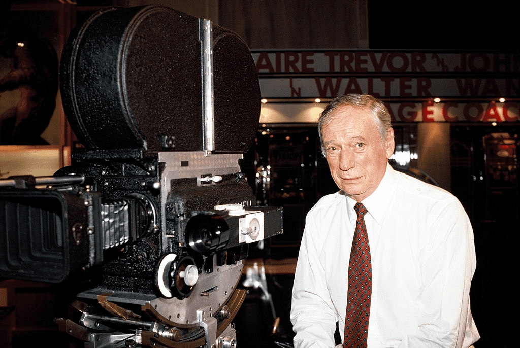 L'acteur français Yves Montand (1921 - 1991) en tournage au cinéma Odeon le 26 juillet 1989 à Londres, en Angleterre. | Photo : Getty Images