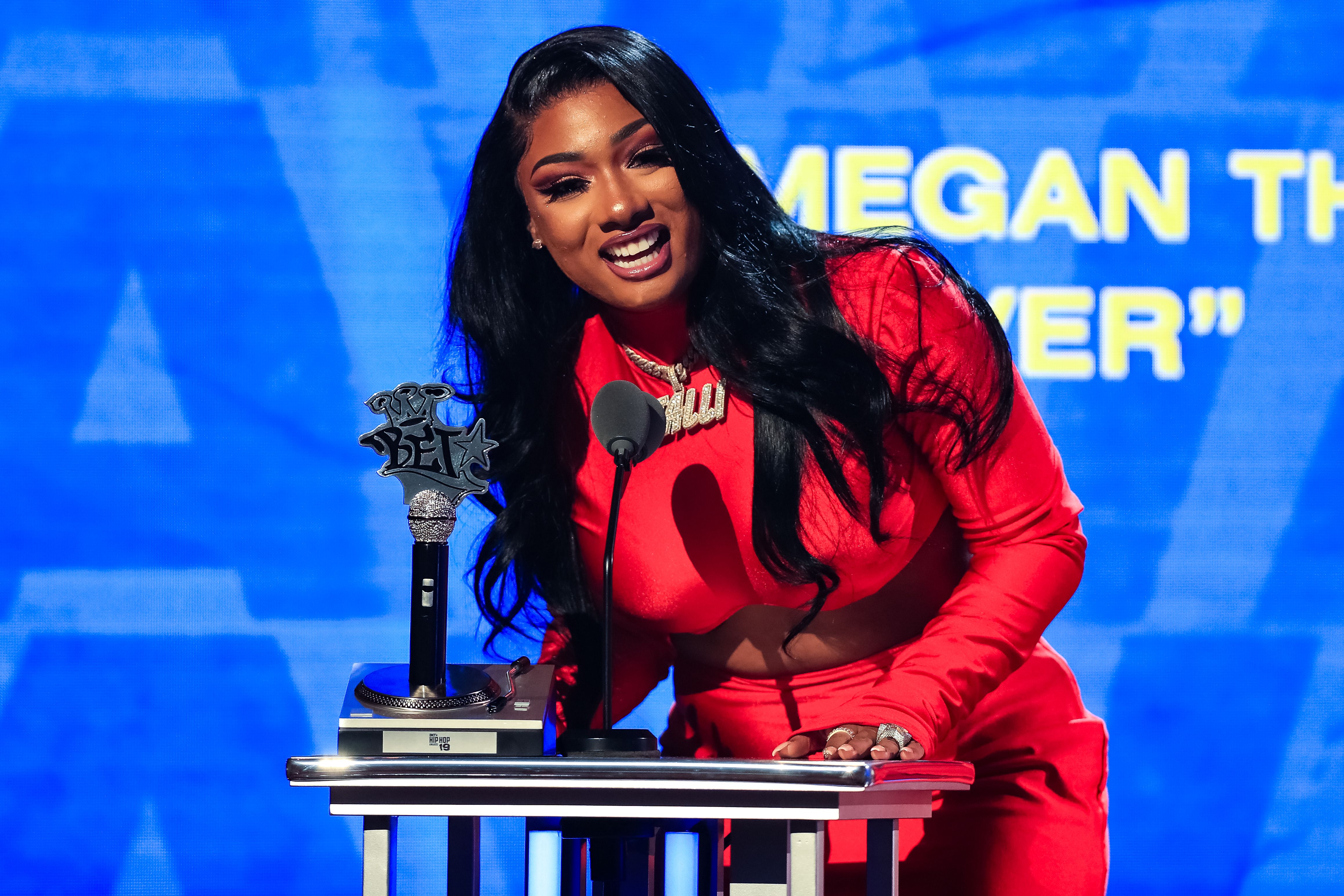 Rapper Megan Thee Stallion talking on stage at the BET Hip Hop Awards 2019 on October 5, 2019 in Georgia. | Photo: Getty Images.