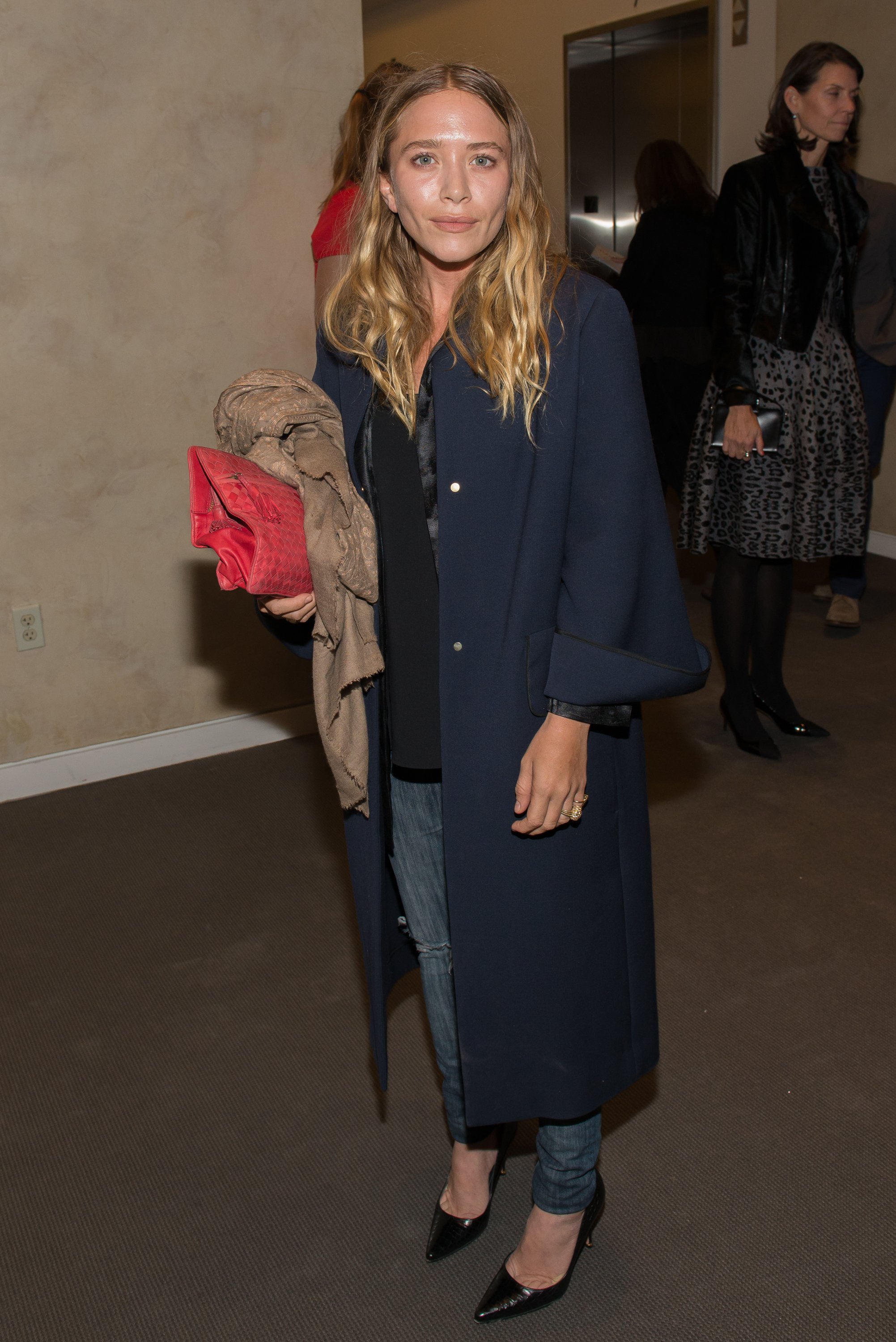 Mary-Kate Olsen attends the Take Home A Nude Event at Sotheby's on October 9, 2014, in New York City. | Source: Getty Images.
