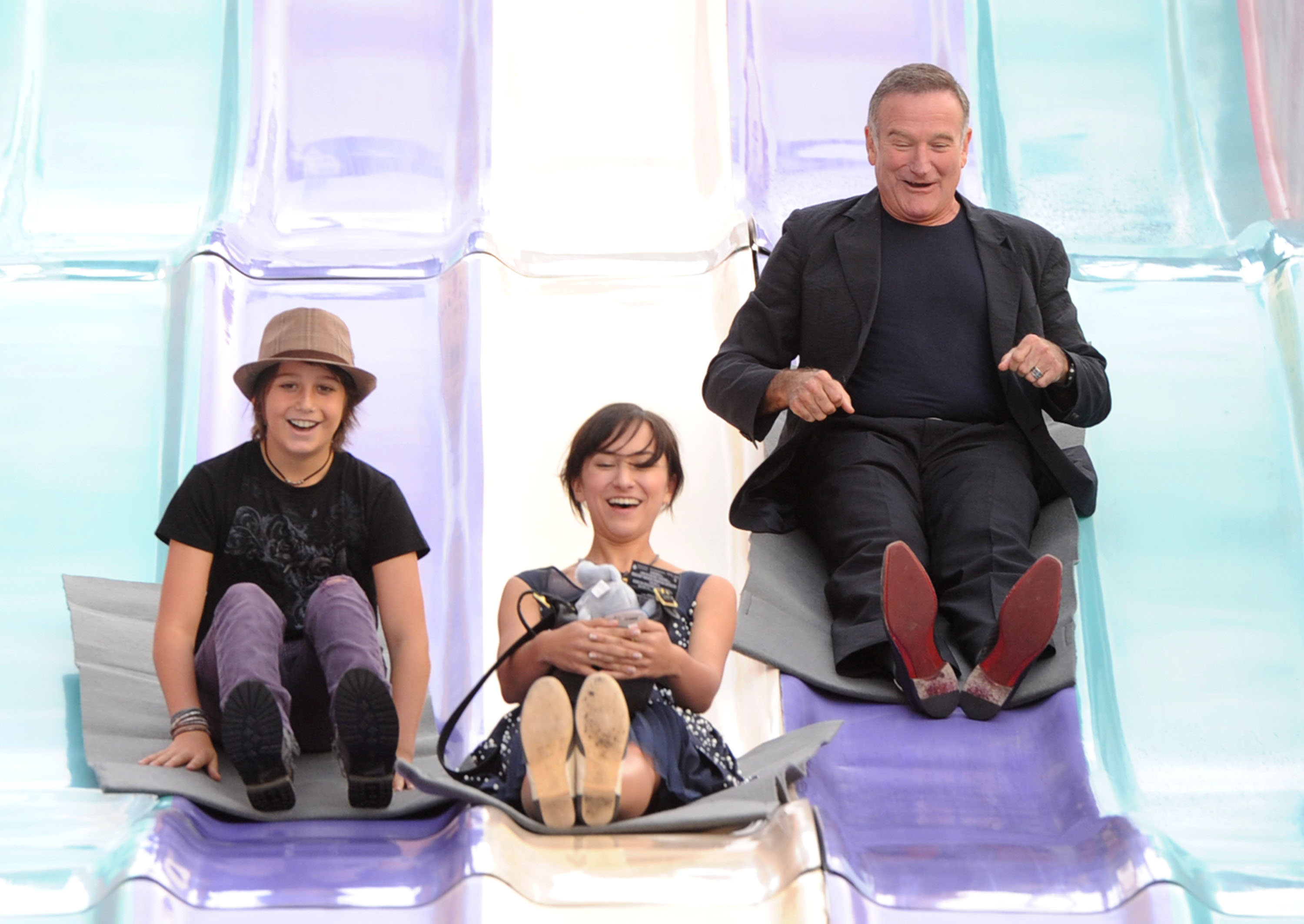 Robin Williams mit Milo Jacob Manheim und seiner Tochter Zelda im Jahr 2011 in Kalifornien | Quelle: Getty Images