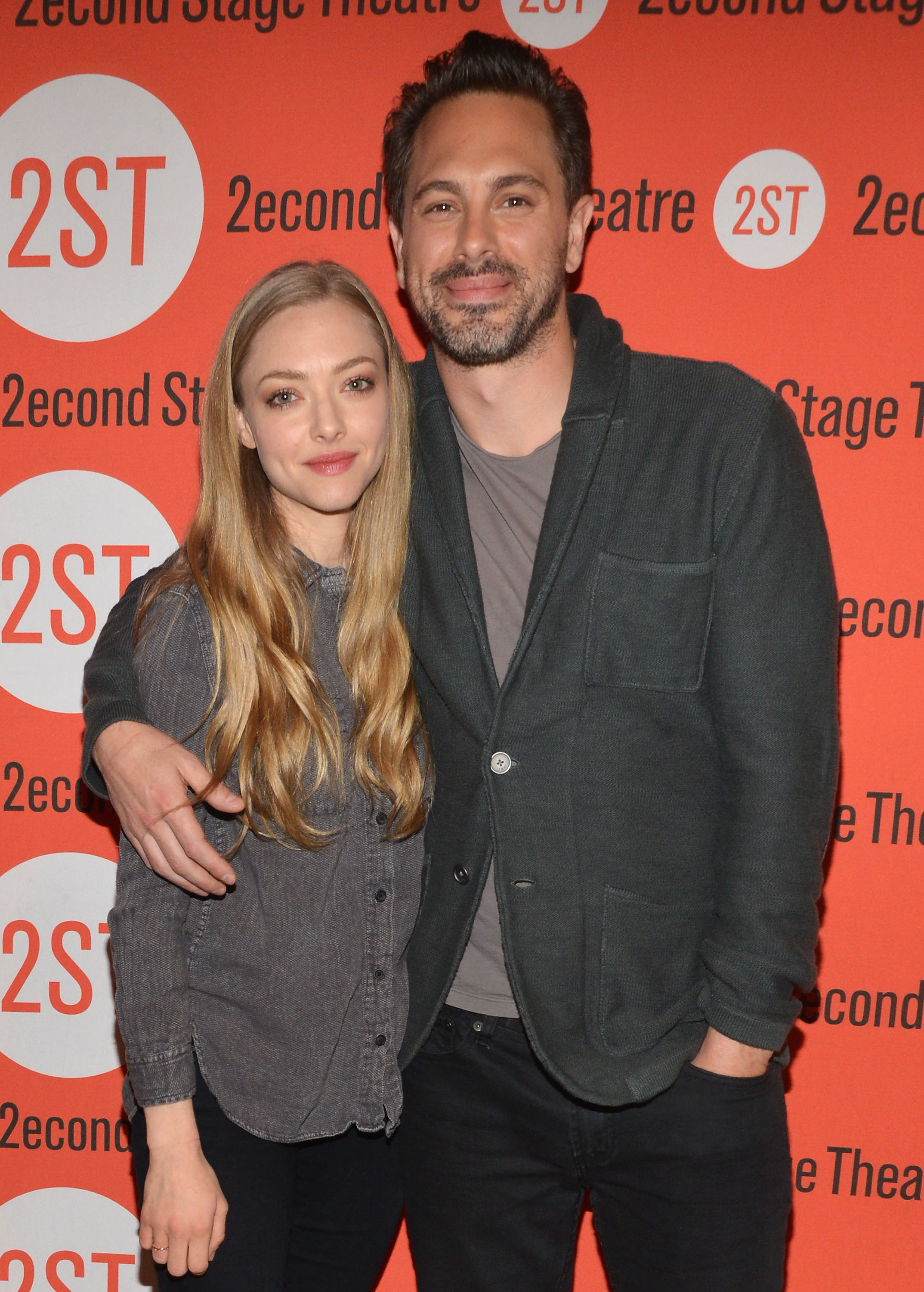 Amanda Seyfried and Thomas Sadoski at "The Way We Get By" cast meet and greet on May 1, 2015, in New York. | Source: Getty Images