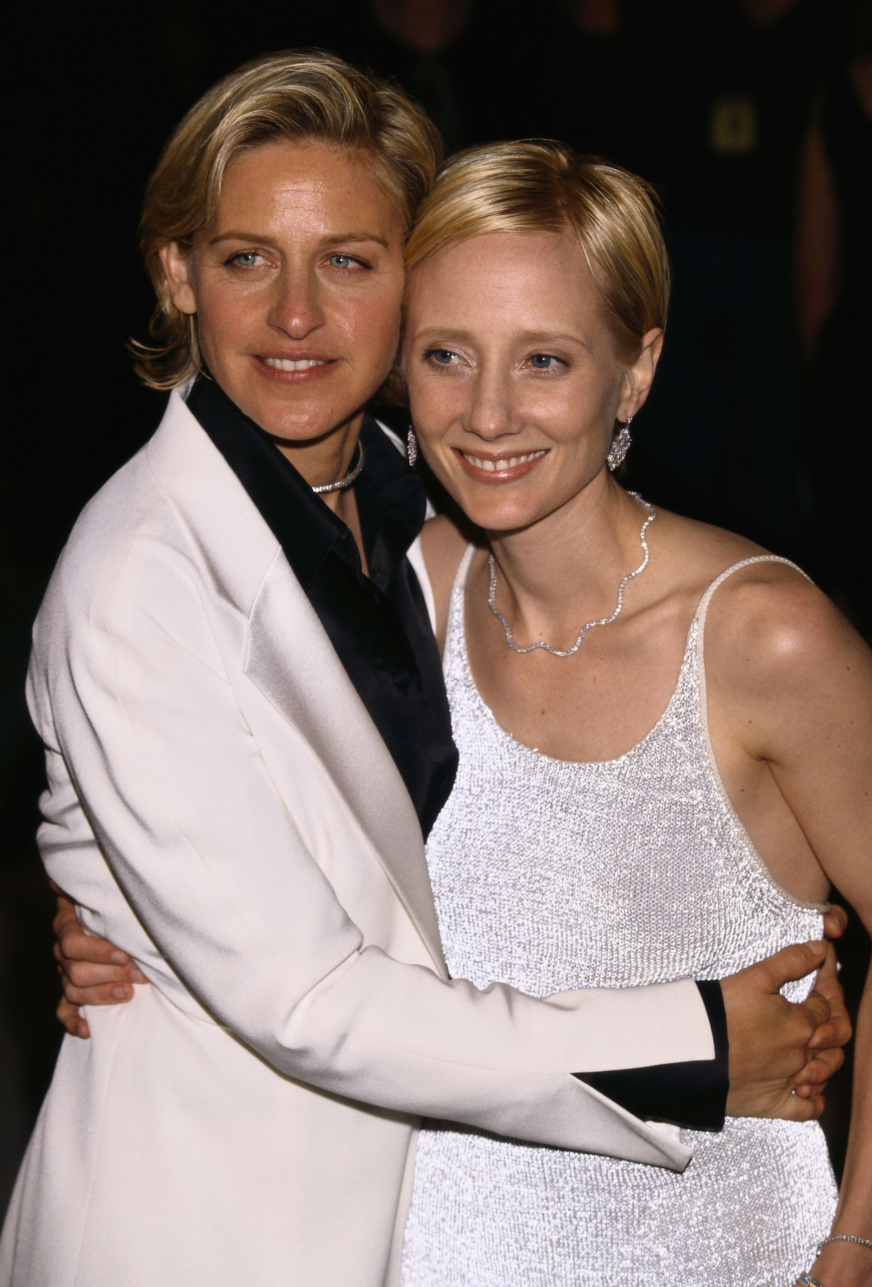 Anne Heche and Ellen Degeneres arrive at the 71st Oscars Ceremony in Los Angeles| Source: Getty Images