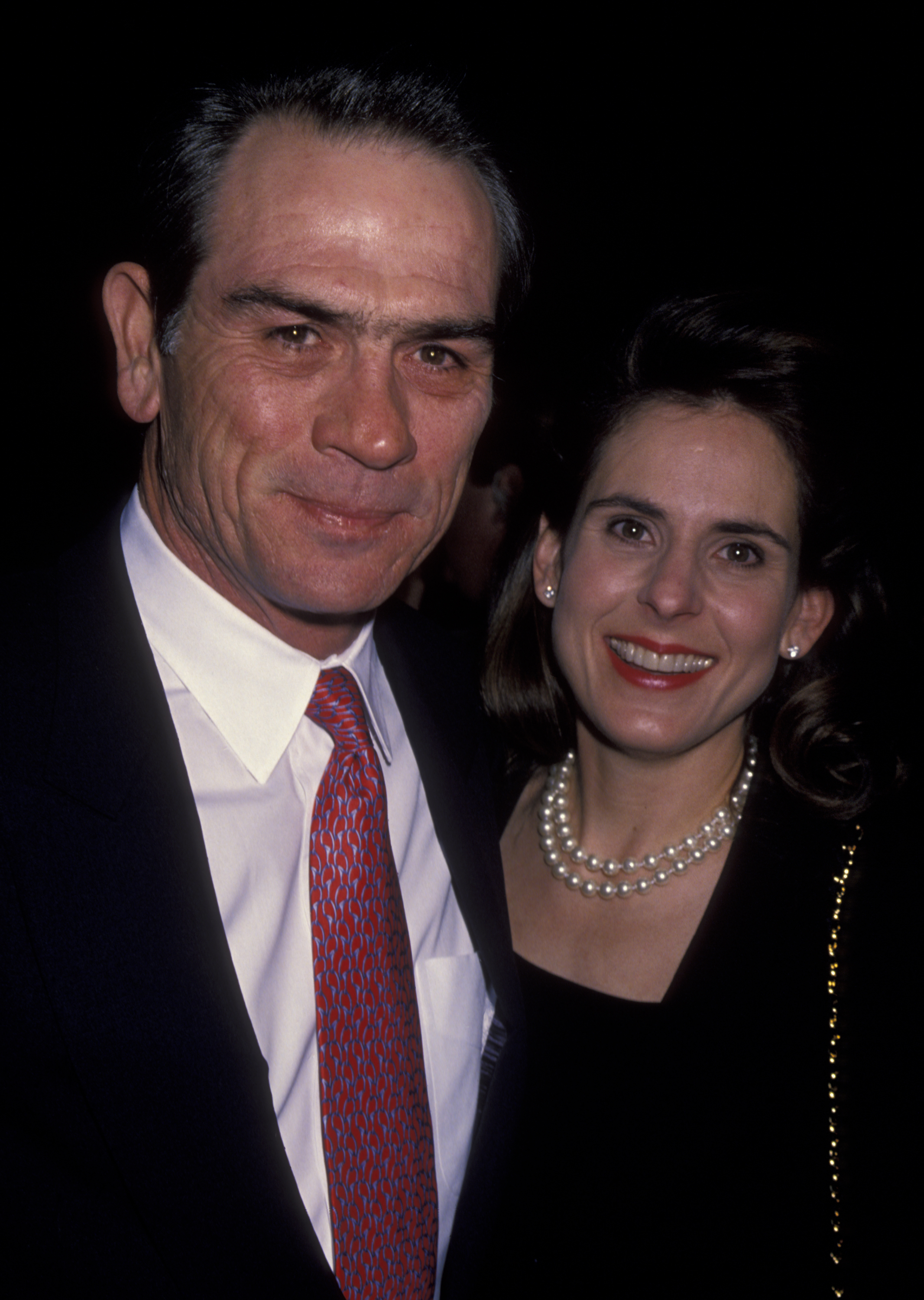Tommy Lee Jones and his wife Kimberlea Jones at the screening of "Cobb" on November 29, 1994, in Beverly Hills, California | Source: Getty Images