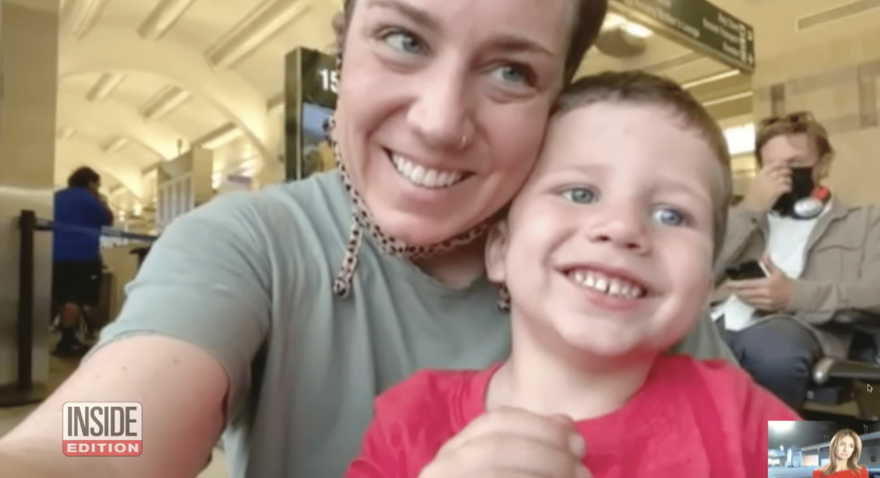 Amanda Ennis pictured with her son, Noah Clarke, who was allegedly kidnapped by his father. | Photo: YouTube.com/Inside Edition