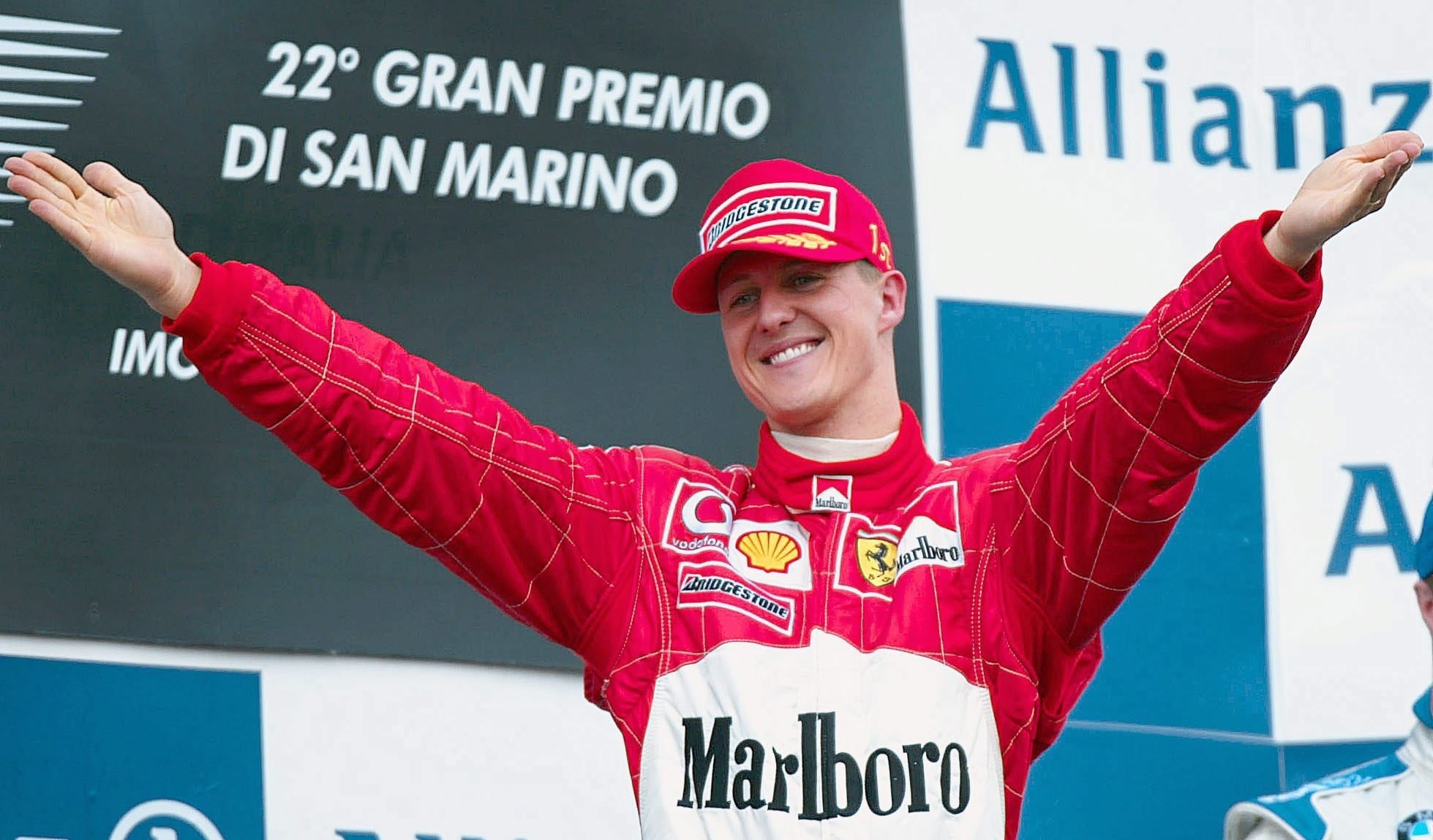L'Allemand Michael Schumacher, sept fois champion du monde de Formule 1, assiste au GP de SAN MARINO 2002. | Photo : Getty Images