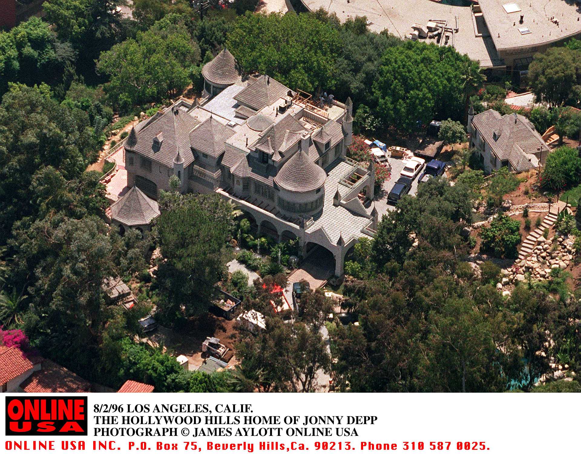 Eine Luftaufnahme von Johnny Depps Schloss, aufgenommen am 29. Juli 1996 in West Hollywood | Quelle: Getty Images