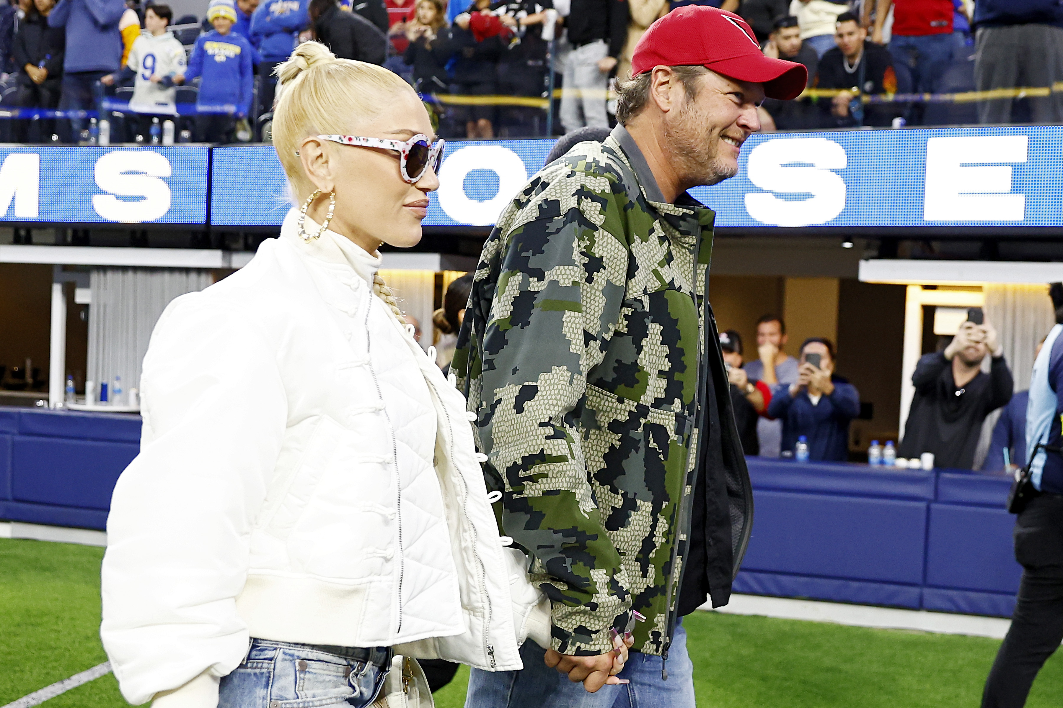 Singers Gwen Stefani and Blake Shelton on November 13, 2022, in Inglewood, California | Source: Getty Images