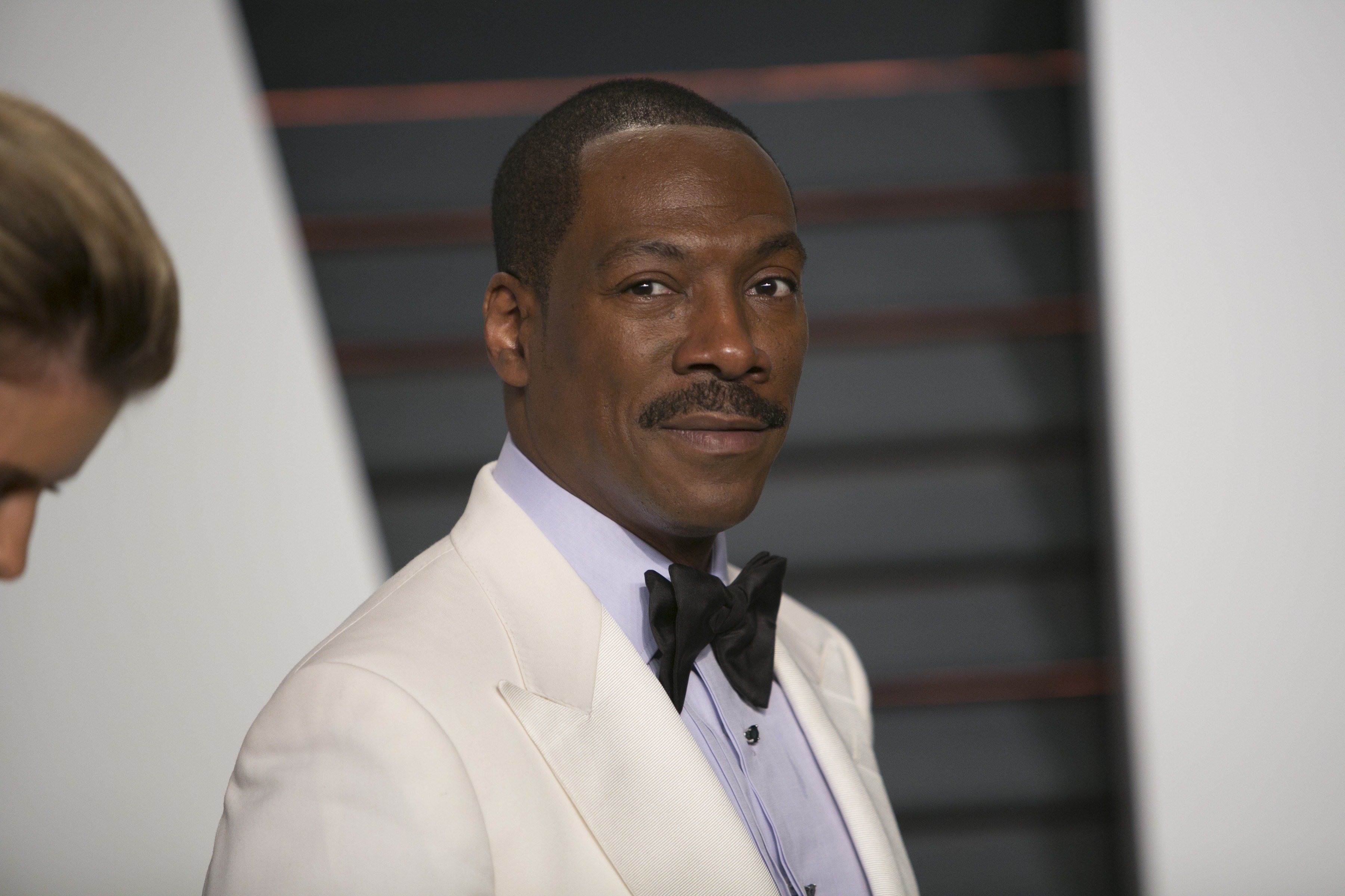 Eddie Murphy posing at the  2015 Vanity Fair Oscar Party on February 22, 2015 in Beverly Hills, California. | Source: Getty Images