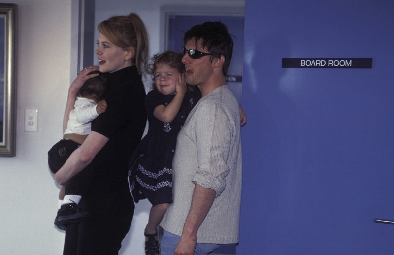 Nicole Kidman and actor husband Tom Cruise with their children Isabella and Connor at Sydney Airport on February 1, 1996 | Photo: Getty Images