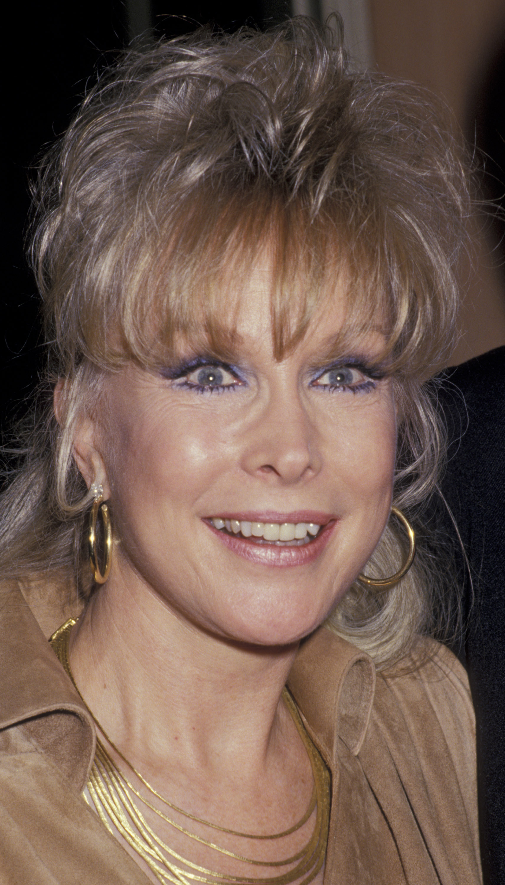 Barbara Eden attends Sidney Sheldon's "Windmills of the Gods" book party on December 1, 1987, at Bistro Gardens in Beverly Hills, California. | Source: Getty Images
