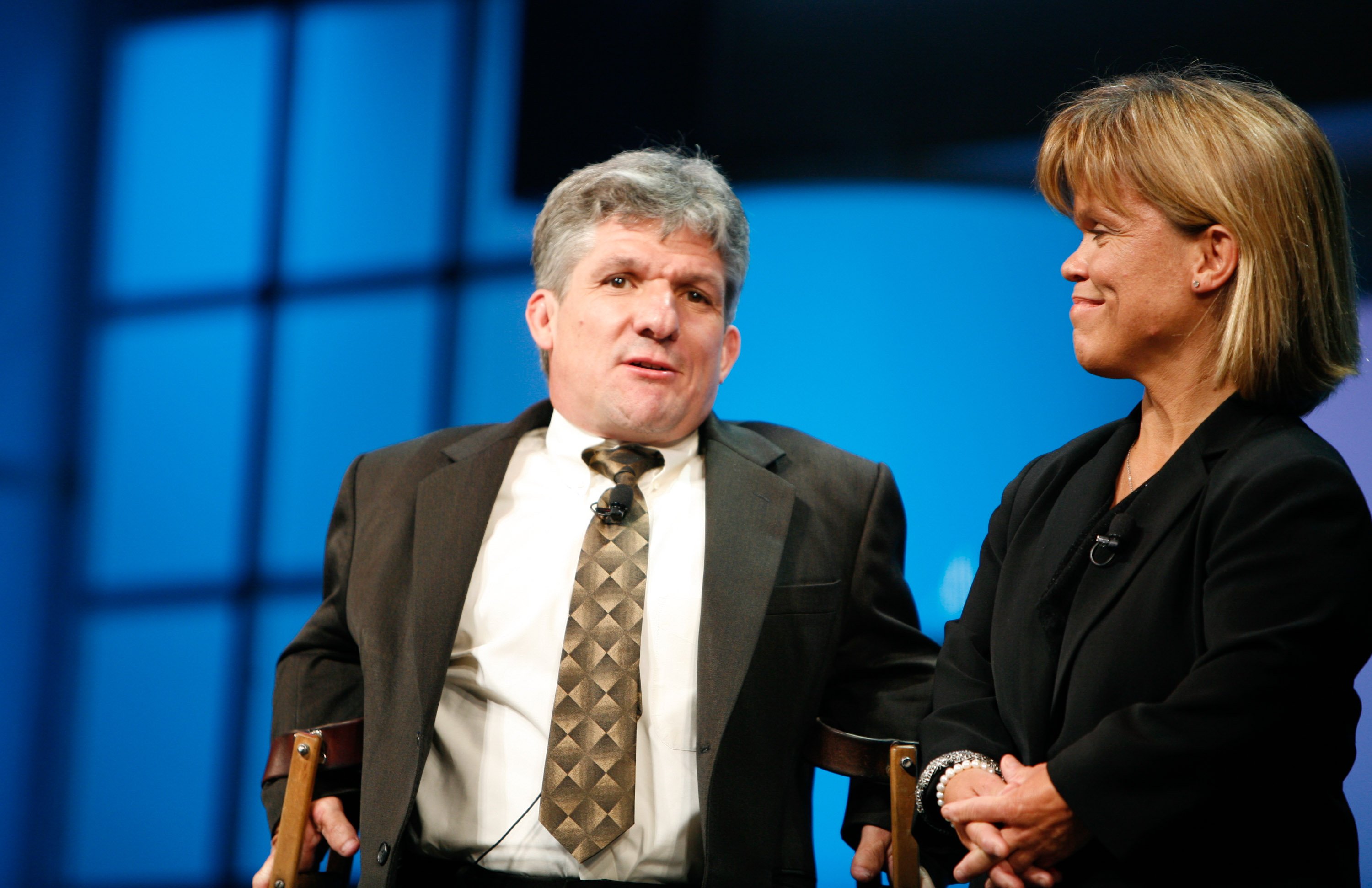  "Little People Big World" Matthew Roloff (L) and Amy Roloff (R) speak at the Discovery Upfront event at Jazz at Lincoln Center on April 23, 2008| Photo: Getty Images
