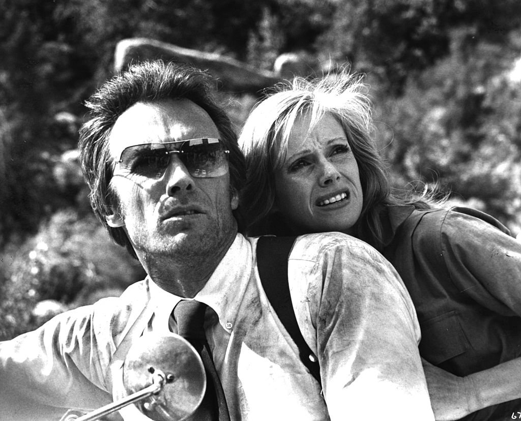 Clint Eastwood and Sondra Locke shared a motor bike in a scene from the film "The Gauntlet" in 1977. | Source: Getty Images