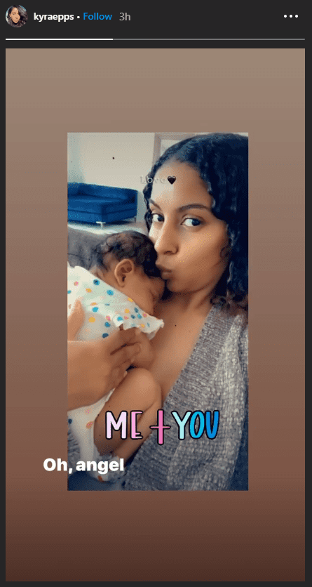 Kyra Epps took a selfie with her daughter Indiana Rose Epps sleeping on her chest and kissed her on her forehead | Source: Instagram.com/kyraepps