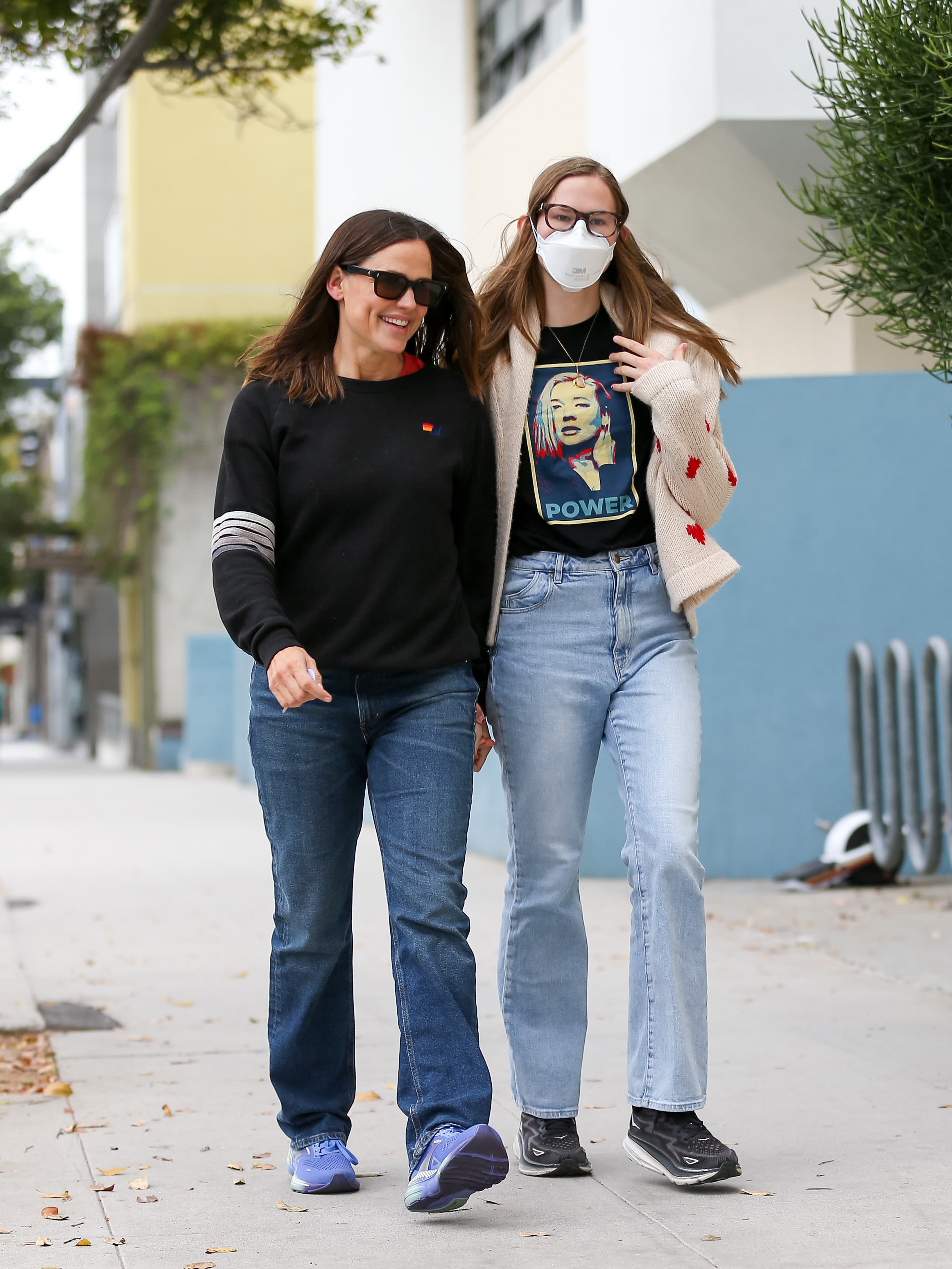 Jennifer Garner and daughter Violet Affleck on May 11, 2024 in Los Angeles, California | Source: Getty Images