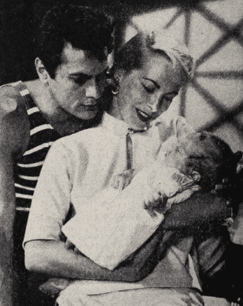 Tony Curtis, Janet Leigh, and daughter Kelly Curtis, from Photoplay. | Source: Wikimedia Commons