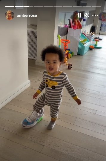 Amber Rose's son Slash Electric in his mom's trendy sneakers. | Photo: Instagram/@Amberrose