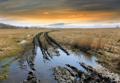 Mud in the road after the rain | Photo: Shutterstock