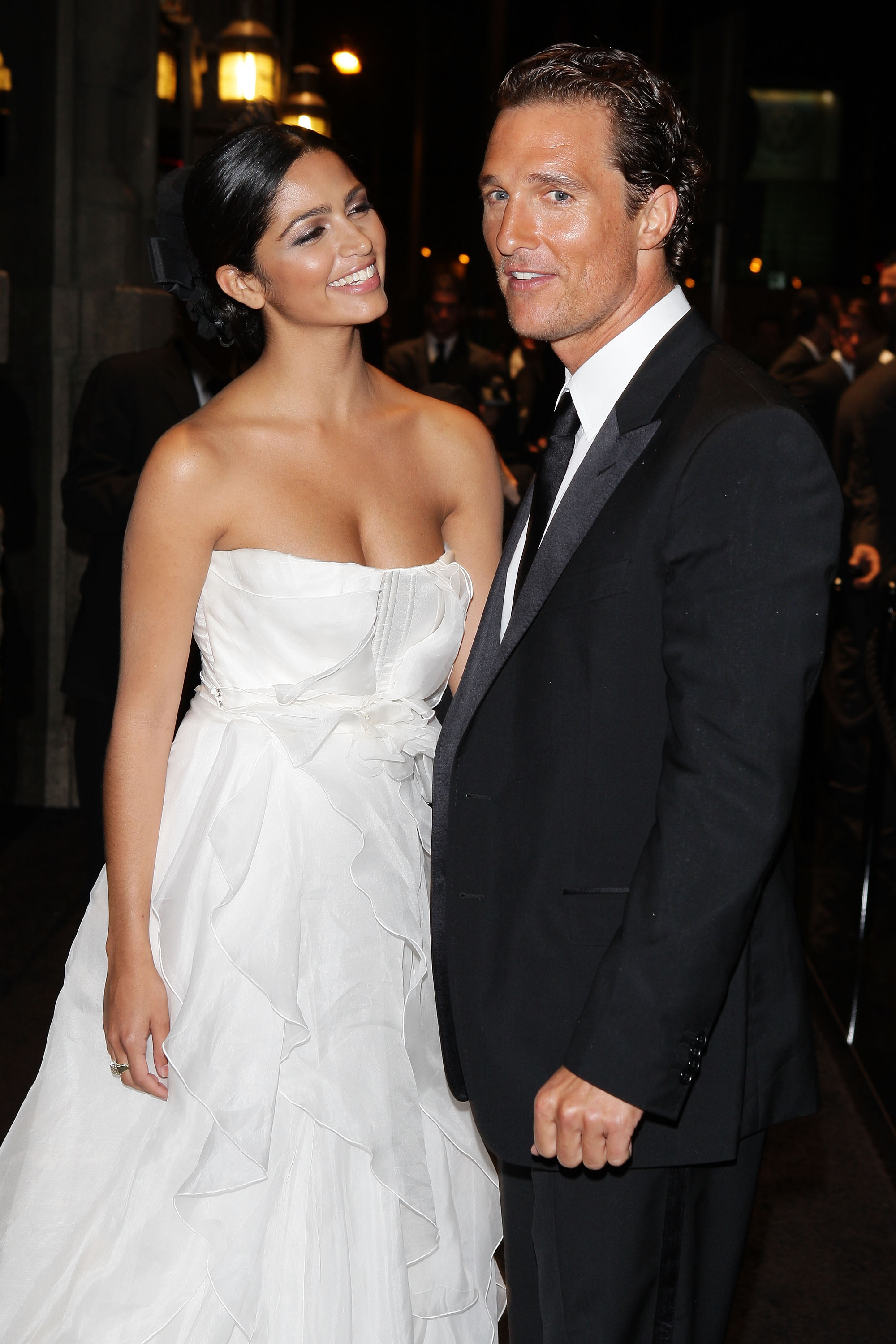 Matthew McConaughey and Camila Alves on September 25, 2008 in Milan, Italy | Source: Getty Images