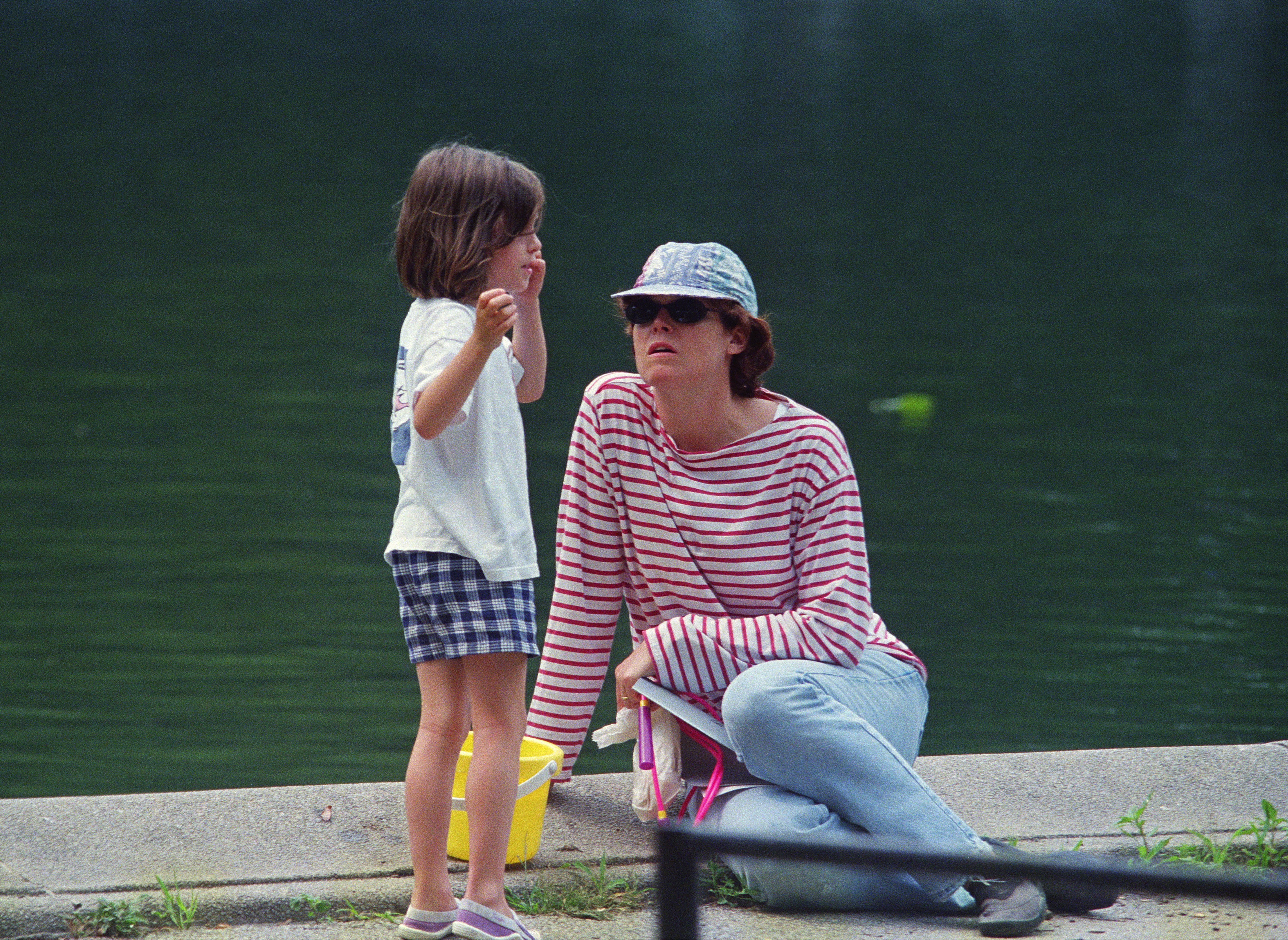 Actress Sigourney Weaver and daughter, Charlotte Simpson, spend time at the Central Park Boat Pond, NYC on July 22, 1995 | Source: Getty Images