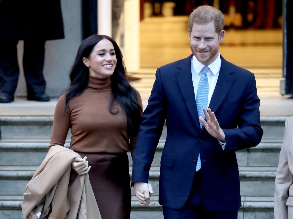 Meghan Markle y el príncipe Harry en la foto saliendo de la Casa de Canadá, 2020, Londres, Inglaterra. | Foto: Getty Images