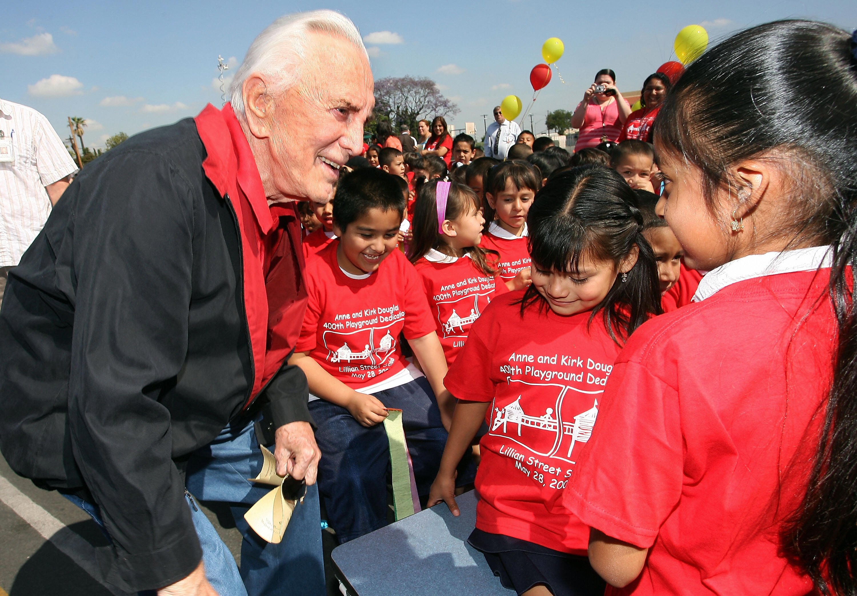 Kirk Douglas engaging with kids during the Anne and Kirk Douglas 400th Playground Dedication at Lillian Street Elementary School on May 28, 2008 in Los Angeles, California. | Source: Getty Images