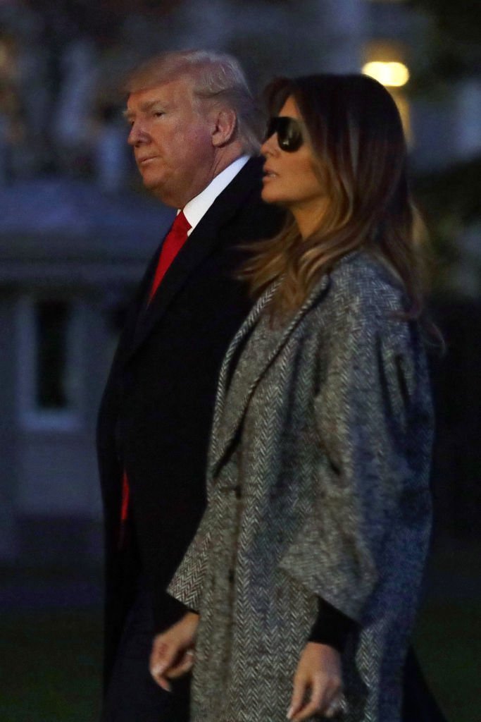  U.S. President Donald Trump and first lady Melania Trump walk on the South Lawn after they returned to the White House | Photo: Getty Images