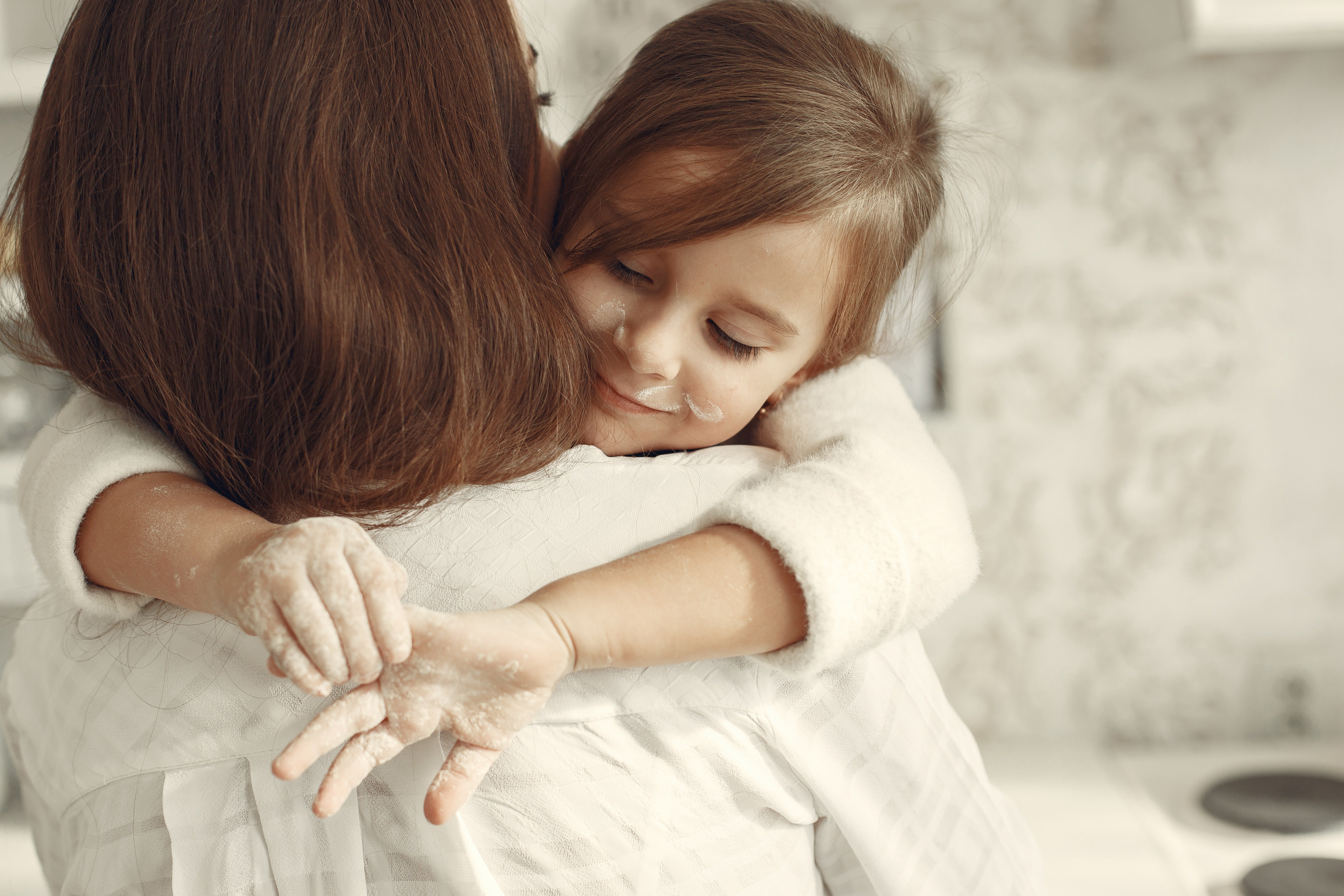 Madre e hija. | Foto: Pexels